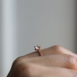 Gammeldags Solitärring med Cushion-Cut diamant (Kuddslipad diamant)