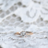 Gammeldags Solitärring med Cushion-Cut diamant (Kuddslipad diamant)