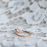 Gammeldags Solitärring med Cushion-Cut diamant (Kuddslipad diamant)