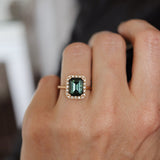 Jagger Ring med Mörkgrön Turmalin och Diamanthalo