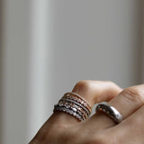 Amelia's Minimalistiska Baguetteband med Briljanter