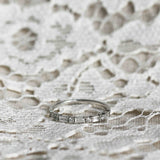 Amelias Minimalistiska Baguetteband med Briljanter - Topptäckt - Vitguld/Platina