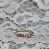 Brigitte Ring med Olivgröna Safirer och Champagnediamanter