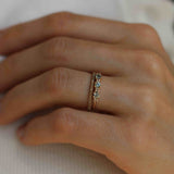 Brigitte Ring med Olivgröna Safirer och Champagnediamanter