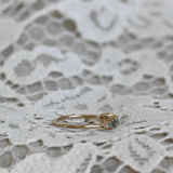 Brigitte Ring med Olivgröna Safirer och Champagnediamanter