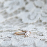 Gammeldags Solitärring med Cushion-Cut diamant (Kuddslipad diamant)