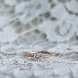 Gammeldags Solitärring med Cushion-Cut diamant (Kuddslipad diamant)