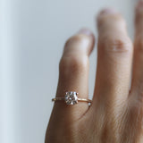 Gammeldags Solitärring med Cushion-Cut diamant (Kuddslipad diamant)