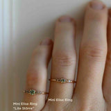 Unik! Mini Elise Ring (Lite Större) med Olivgrön Safir och Chokladdiamanter