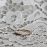 Mini Elise Ring med Svarta Diamanter