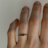 Mini Elise Ring med Svarta Diamanter