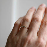 Unik! Mini Elise Ring med Olivgrön Safir och Chokladdiamanter