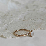 Klassisk Oval Diamantsolitär (Ny!)