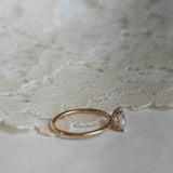 Klassisk Oval Diamantsolitär (Ny!)