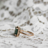 Jagger Ring med Mörkgrön Turmalin och Diamanthalo