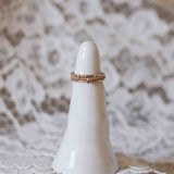 Three Dots Spread Around Ring med Chokladdiamanter och Diamanter