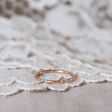 Three Dots Spread Around Ring med Chokladdiamanter och Diamanter