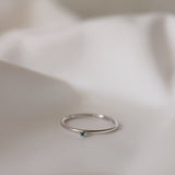 Tiny Diamond Ring Med Smaragd